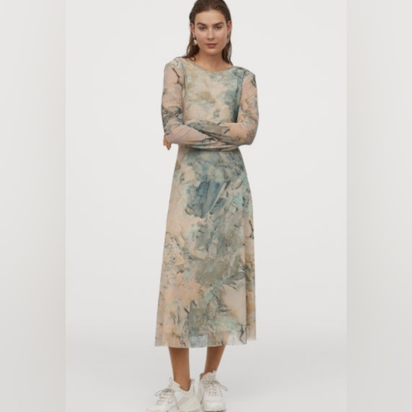 A mesh H&M dress with an open back - Picture 7 of 8